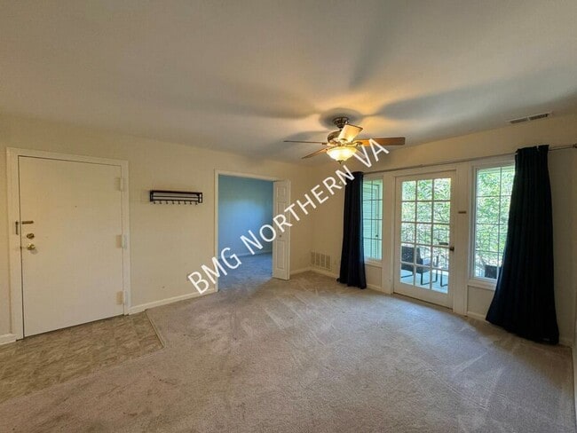 Building Photo - 5819-E Rexford Dr-