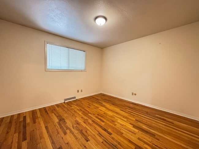 Building Photo - Great 2 Bedroom Condo in Central Fort Collins area