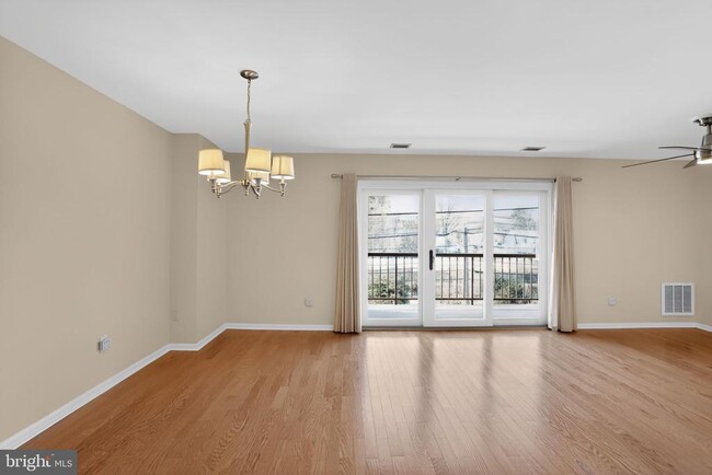 Building Photo - 215 Haddonfield Cmns