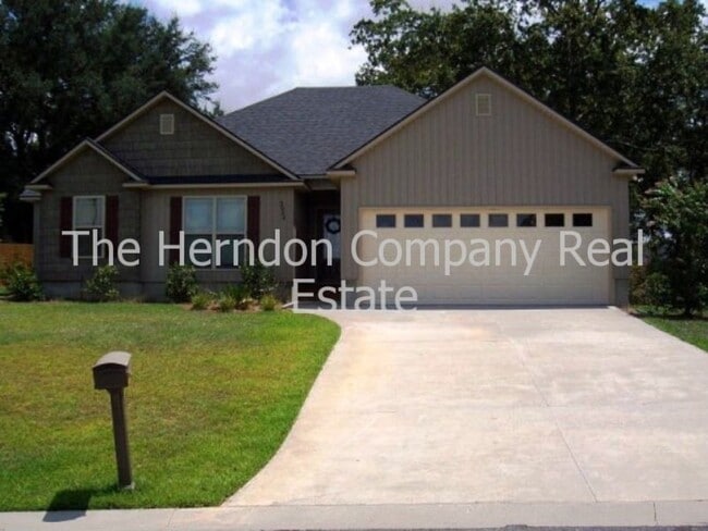 Building Photo - 3 Bedroom Home in the County