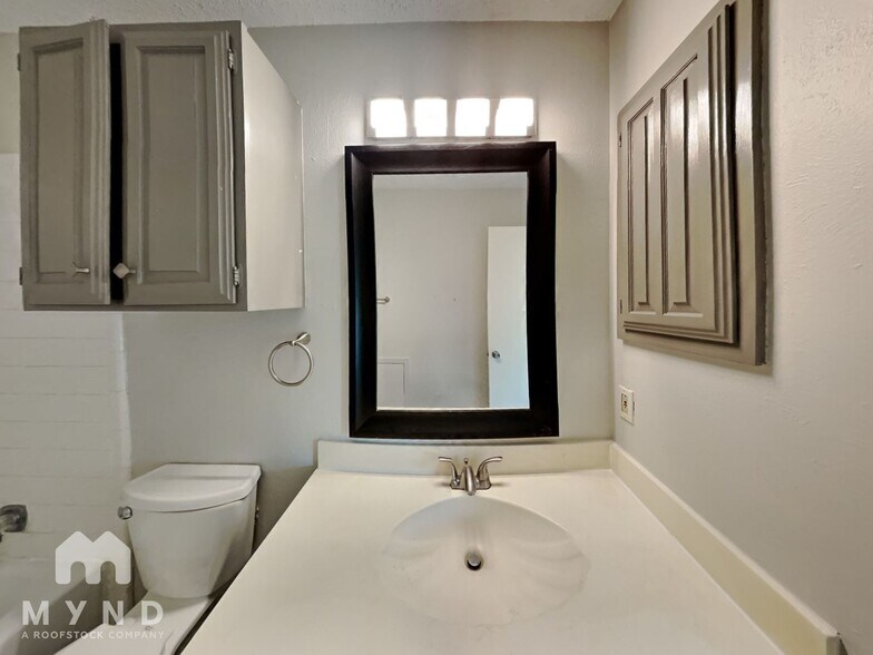 Building Photo - 9723 Summerwood Cir