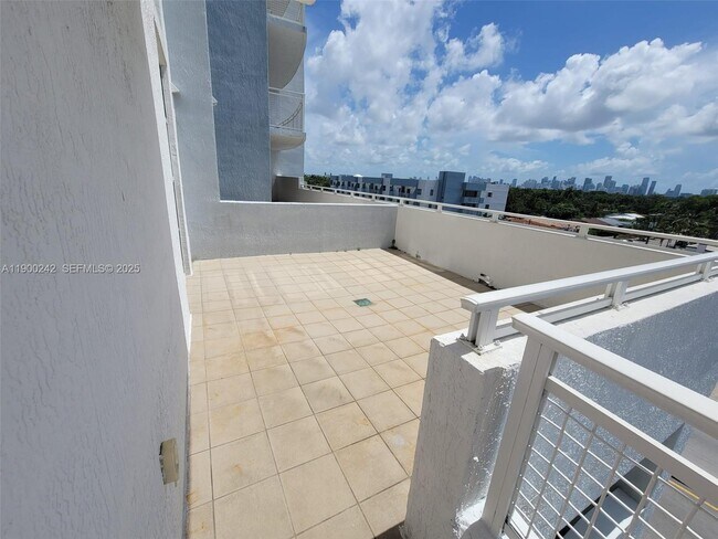 Building Photo - 2600 SW 27th Ave