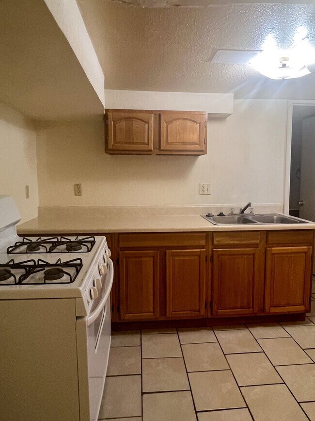 Building Photo - 1101 N Garth Ave