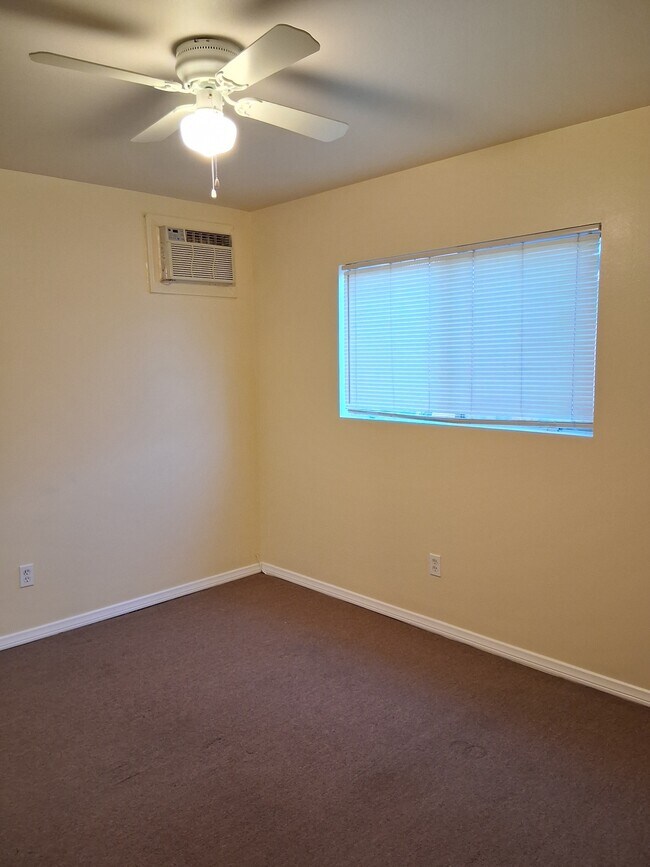 Building Photo - 2724 W Caldwell St