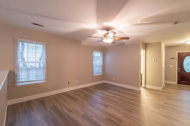 Building Photo - Cozy newly renovated 4 bedroom home on Hic...
