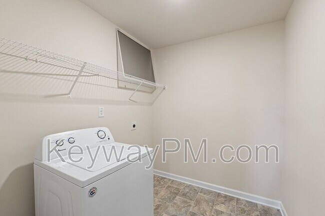 Building Photo - 3262 Carmine Ave