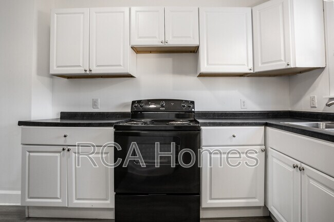 Building Photo - 2960 N Park Ave