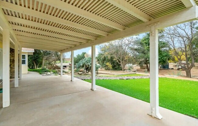 Building Photo - 3 Bedroom 2 Bathroom Home in Wine Country!
