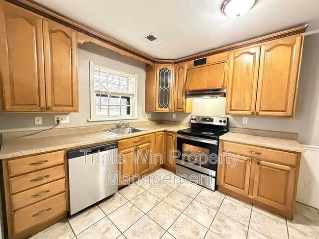 Building Photo - 520 Hentschel Pl