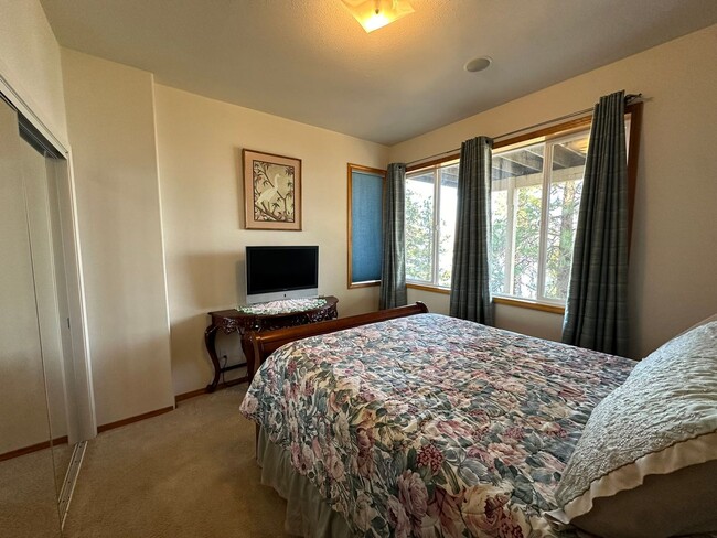 Building Photo - Fully Furnished Home in Chelan!  Half off ...