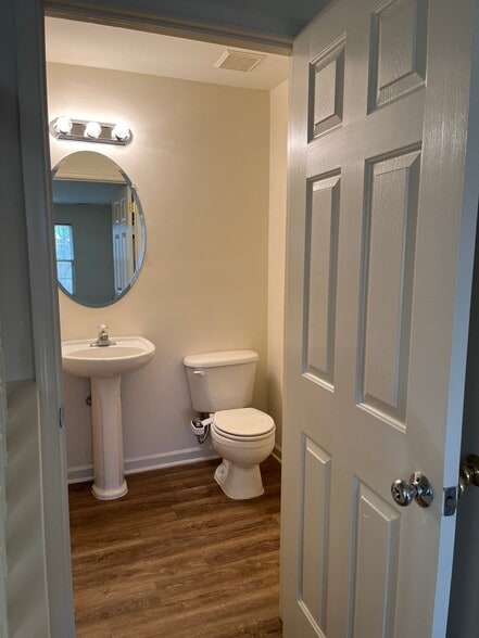 Building Photo - 211 Prairie Ct