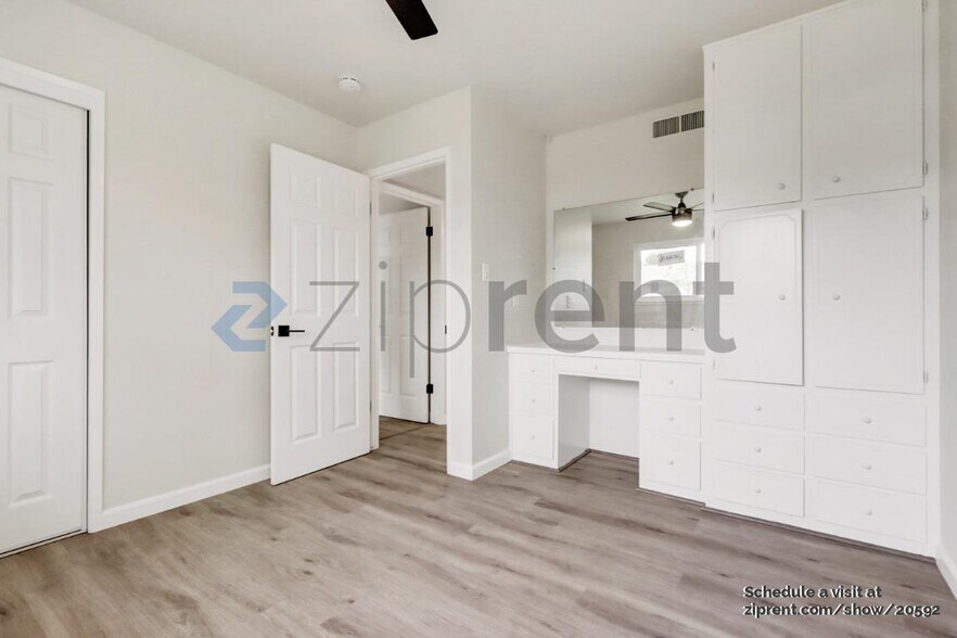 Building Photo - 9443 Acapulco Way