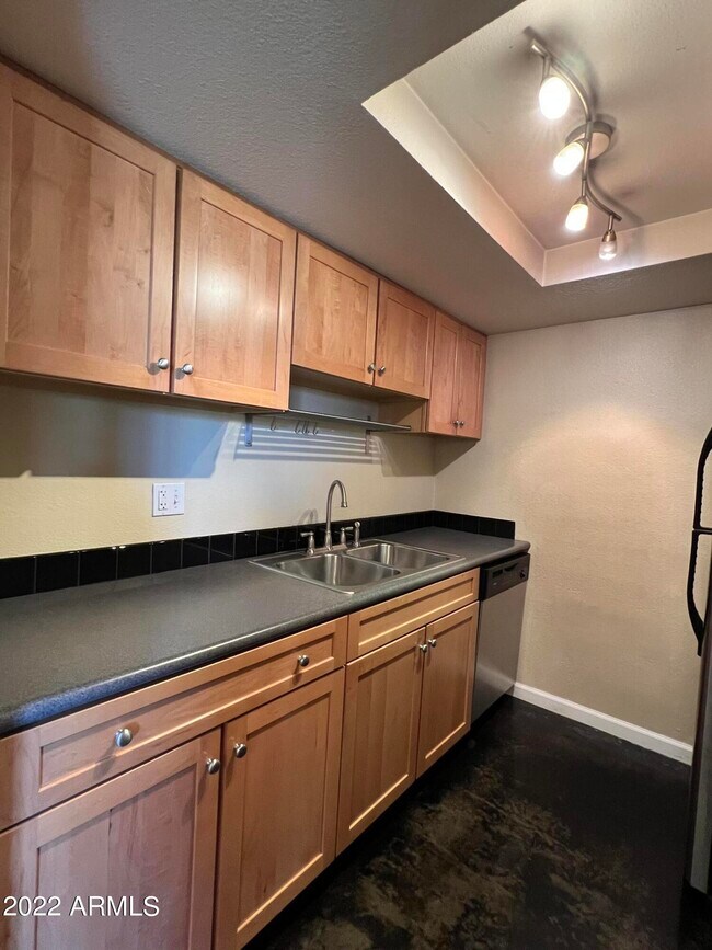 Building Photo - 1718 E Campbell Ave