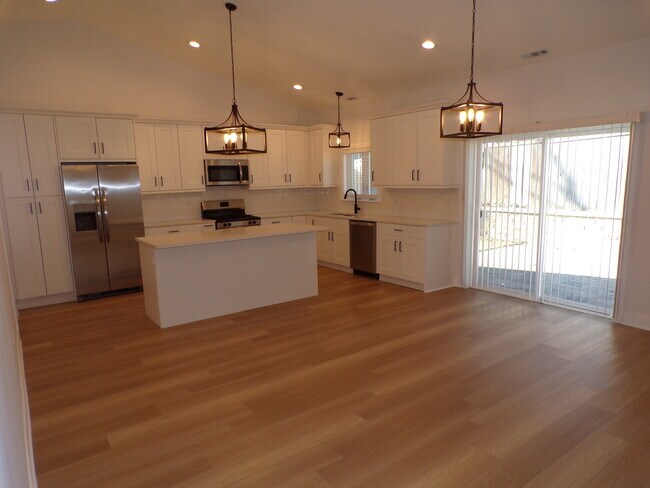 Building Photo - 33476 N Evergreen Dr