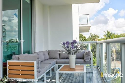 Building Photo - 720 NE 62nd St