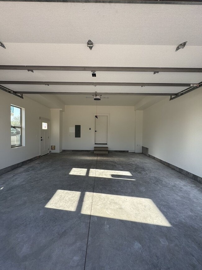 Building Photo - 17 Grove-