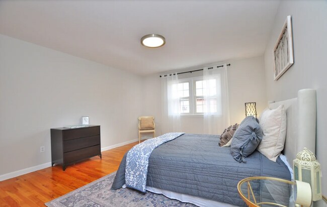 Building Photo - 5 Tunxis Pl