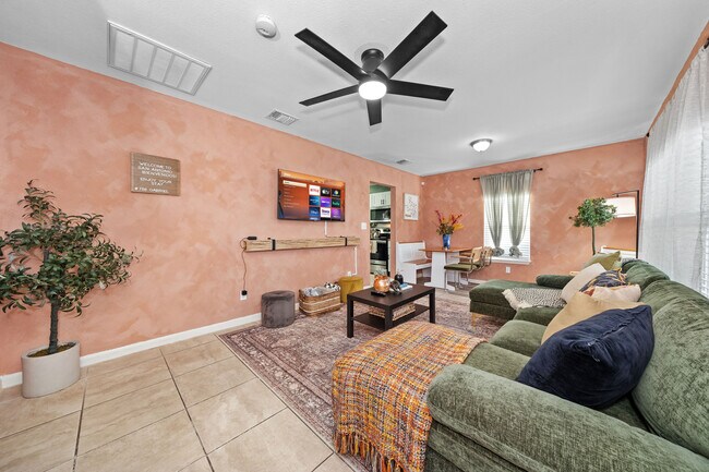 Building Photo - 738 Gabriel