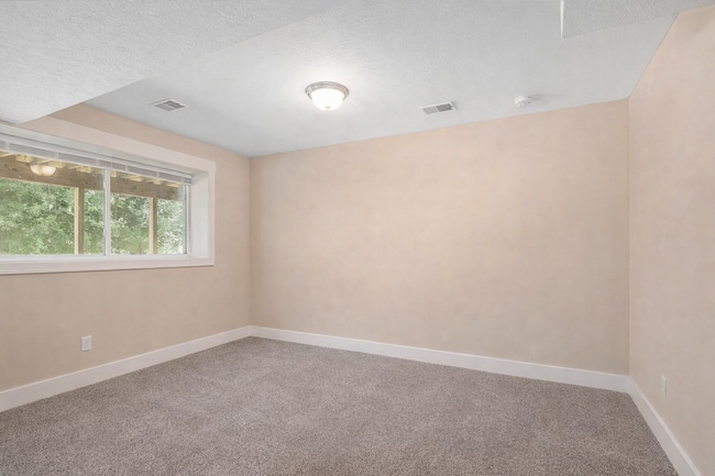 Building Photo - Immaculate 3 bed/3.5 bath home in Caledonia