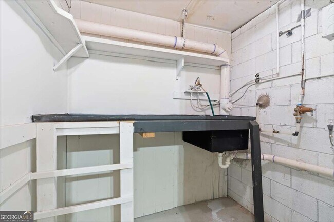 Building Photo - 2815 Carolyn Dr