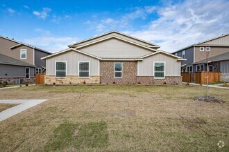 Building Photo - AVAILABLE NOW! GORGEOUS 2 BEDROOM FOUR PLE...