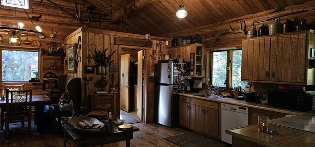 Building Photo - 6550 Lodgepole Trail
