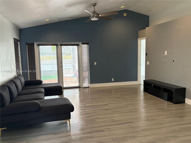 Building Photo - 1499 Presidio Dr