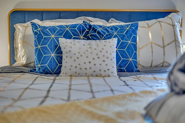 Building Photo - 2160 Lenox Rd NE