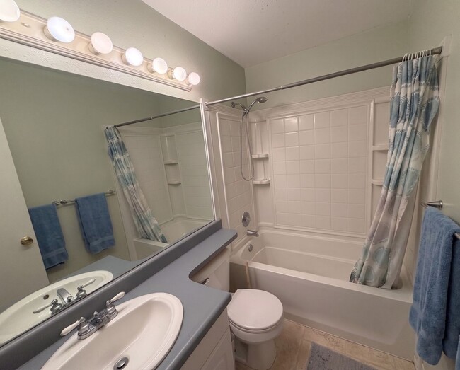 Building Photo - Spacious 3BR Townhome | 50 Yards to Coal Creek Trail!!