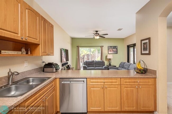 Building Photo - 5048 SW 136th Ave