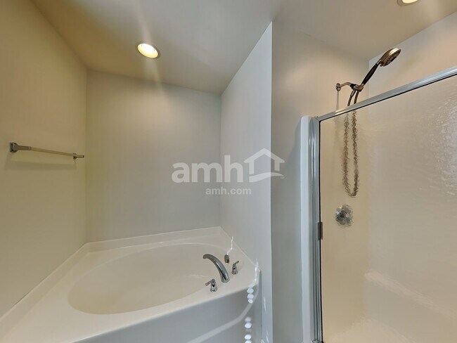 Building Photo - 6747 Thistle Down Dr