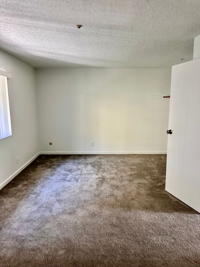 Building Photo - 2 bedroom, 1.5 bath in Rohnert Park