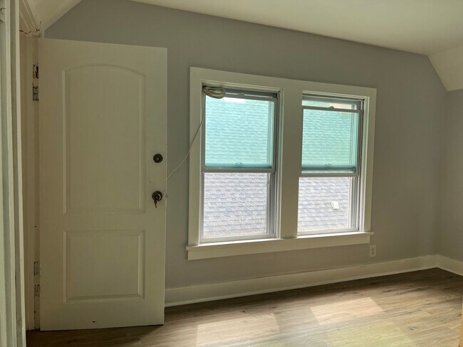 Building Photo - 175 Avenue E