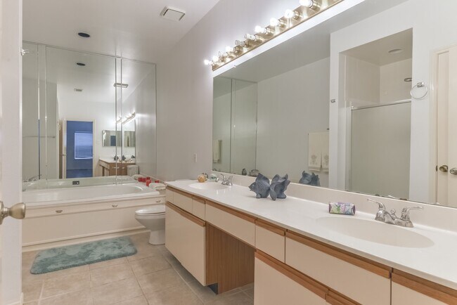 Building Photo - 3126 Holly Hall St