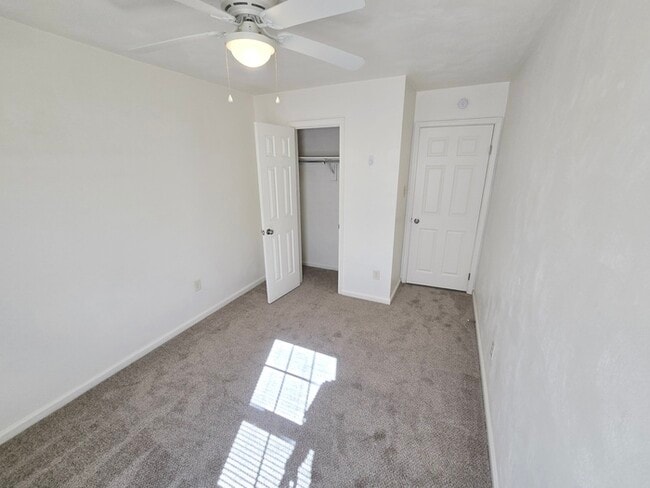 Building Photo - STUNNING TWO STORY 3 BEDROOM/ 2.5 BATH TOW...