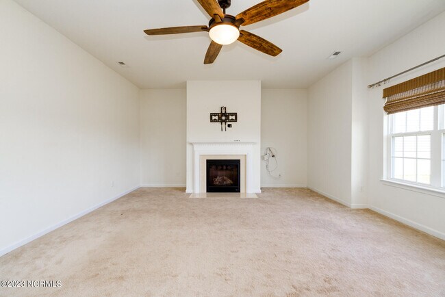 Building Photo - 101 E Point Estates Ct
