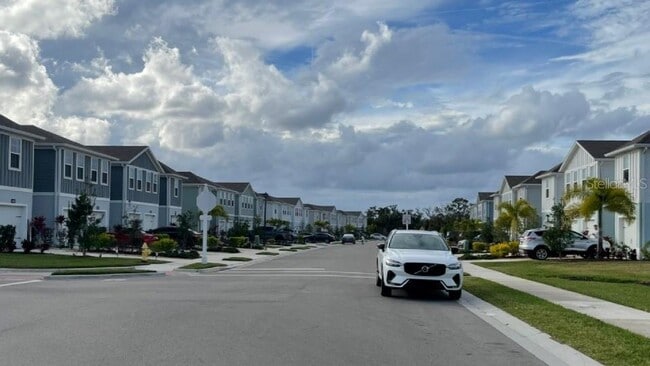 Building Photo - 14124 Crimson Ave