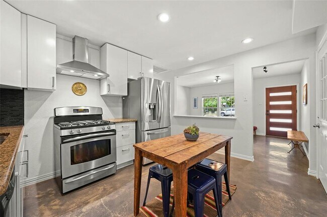 Building Photo - 8415 Bowling Green Dr