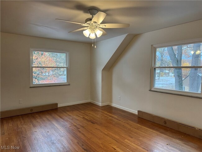 Building Photo - 8896 Spring Valley Dr