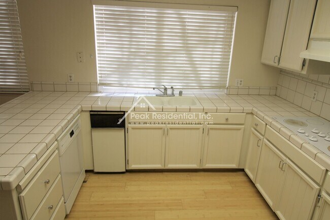 Building Photo - 9344 Winding Oak Dr