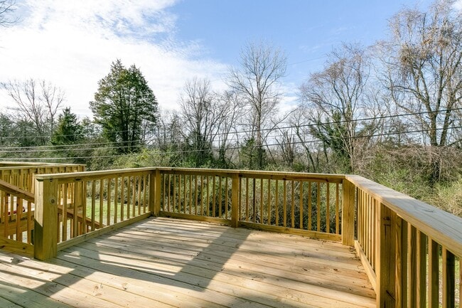 Building Photo - 1027 Chickasaw Trail