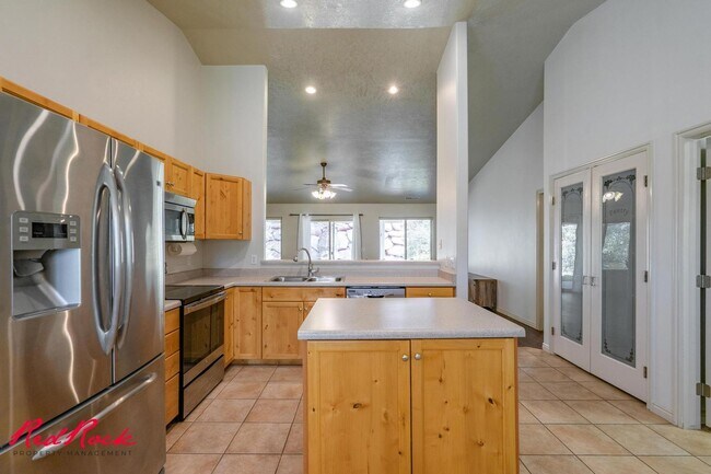 Building Photo - Partially Furnished 3 Bedroom Home with Co...