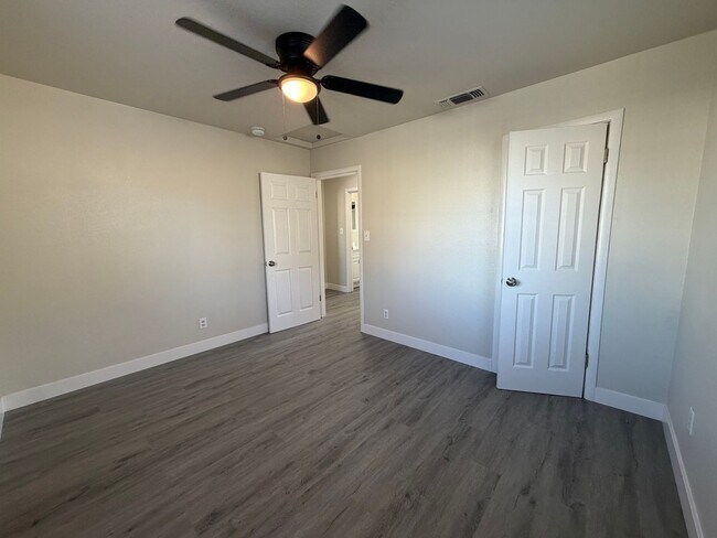 Building Photo - SAC T 2569