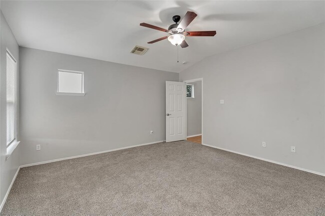 Building Photo - 24422 Lakecrest Village Dr