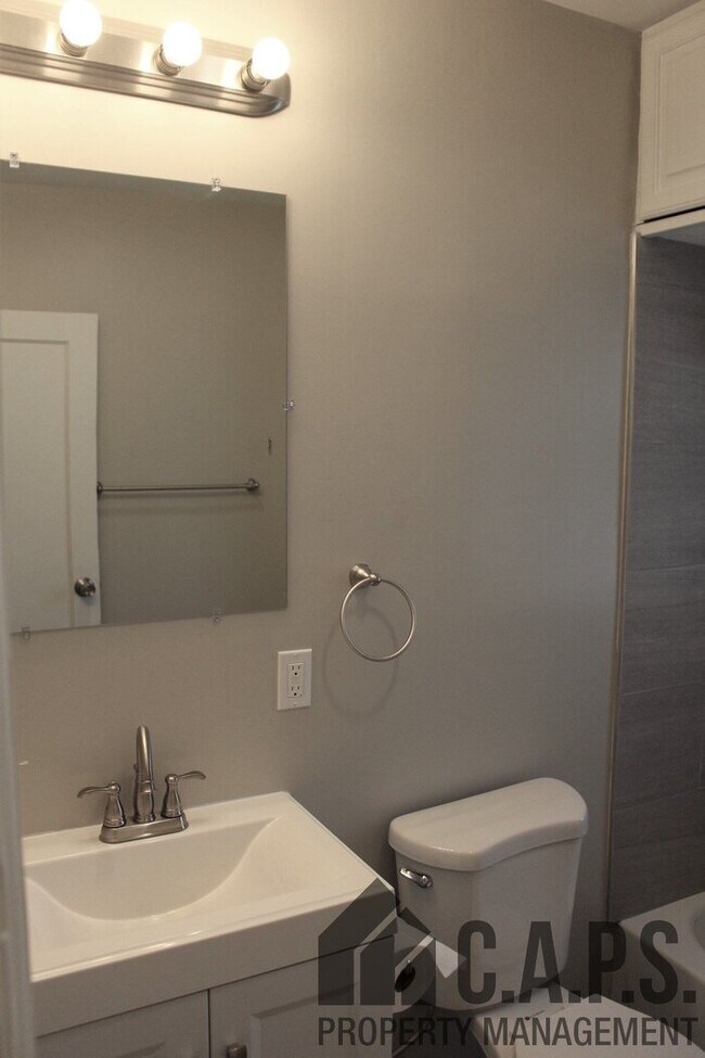 Building Photo - Move in Ready!