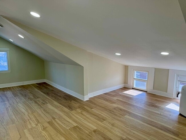 Building Photo - Beautifully Renovated 3 Bed 1 Bth Home in Webster Schools