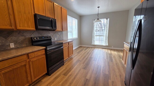 Building Photo - 3 Bedroom 2 Bath Home With Large Unfinished Basement