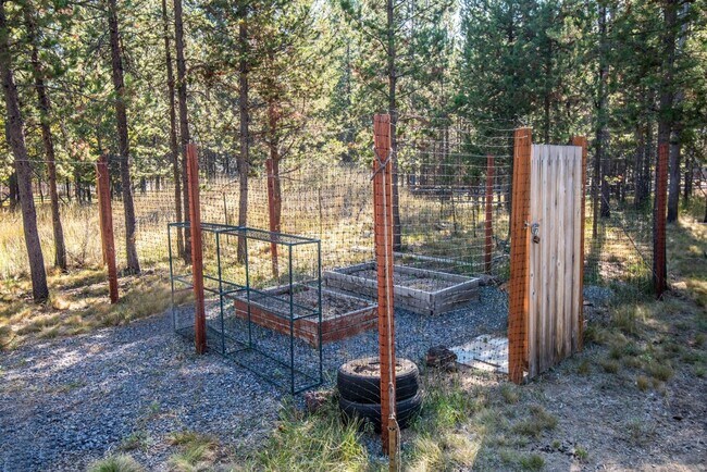 Building Photo - 17447 Auklet Dr