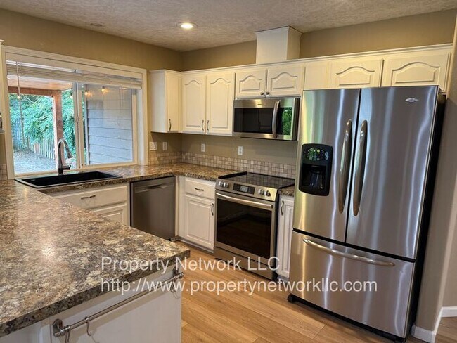 Building Photo - Outstanding 3 Bedroom Fairview Home