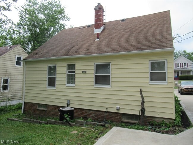 Building Photo - 86 Cowles Ave